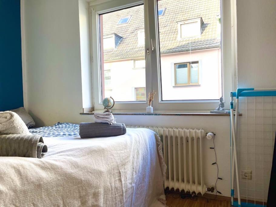 - Chilliges Zimmer In Dusseldorf Mit Balkon & Kuche; Big Tv And Bed - Eksteriør bilde